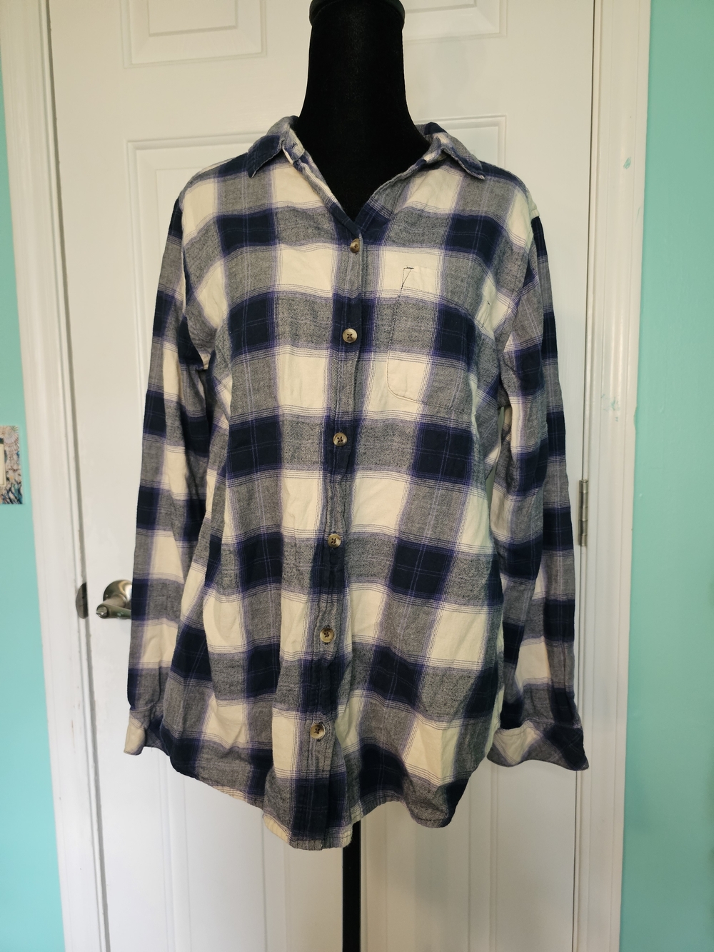 Sonoma Blue and White Long-Sleeve Plaid Button-Down Shirt Junior's M